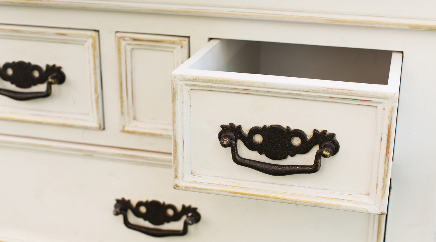 How to Remove Musty Smell from Drawers A StepbyStep Guide MERRITON